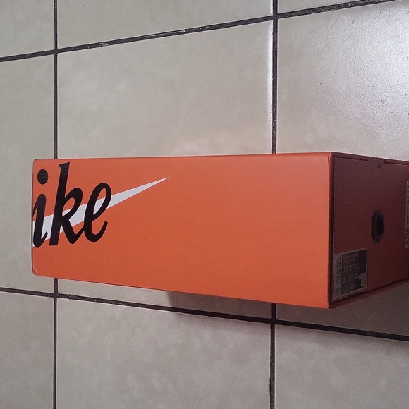 Empty shoe box - Picture 5 of 6